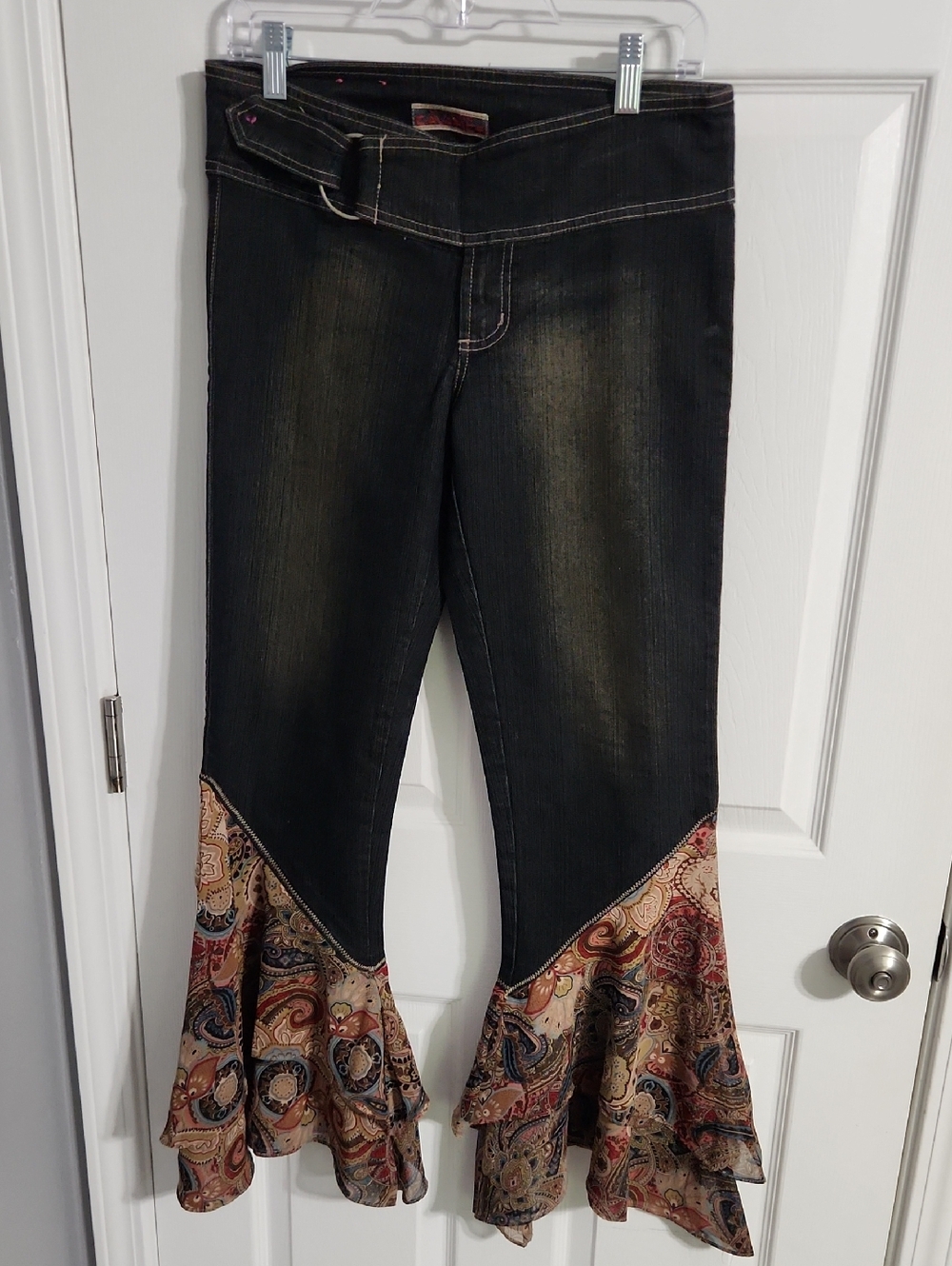 NWOT. Vintage Z Cavaricci Paisley Ruffle Hem Jeans Sz.7 Y2K, BOHO, Hippie Chic